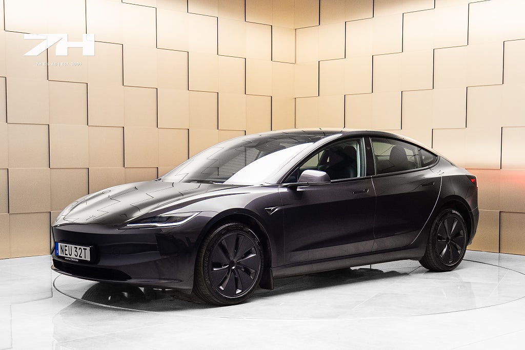 Tesla Model 3 Long Range AWD Highland 2025 / Pano / Moms
