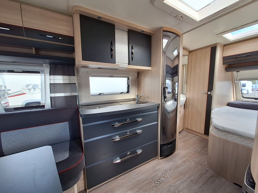 Hobby De Luxe Edition 460 UFe Dubbelbädd