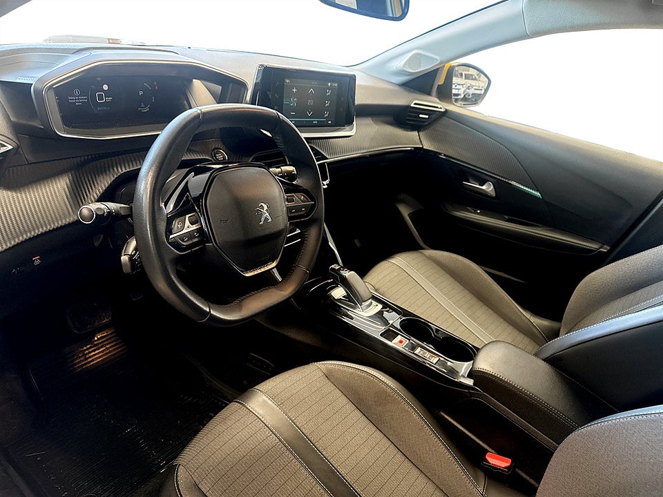 Bild på Peugeot e-208 Allure 50kWh 136hk Aut B-KAMERA CARPLAY