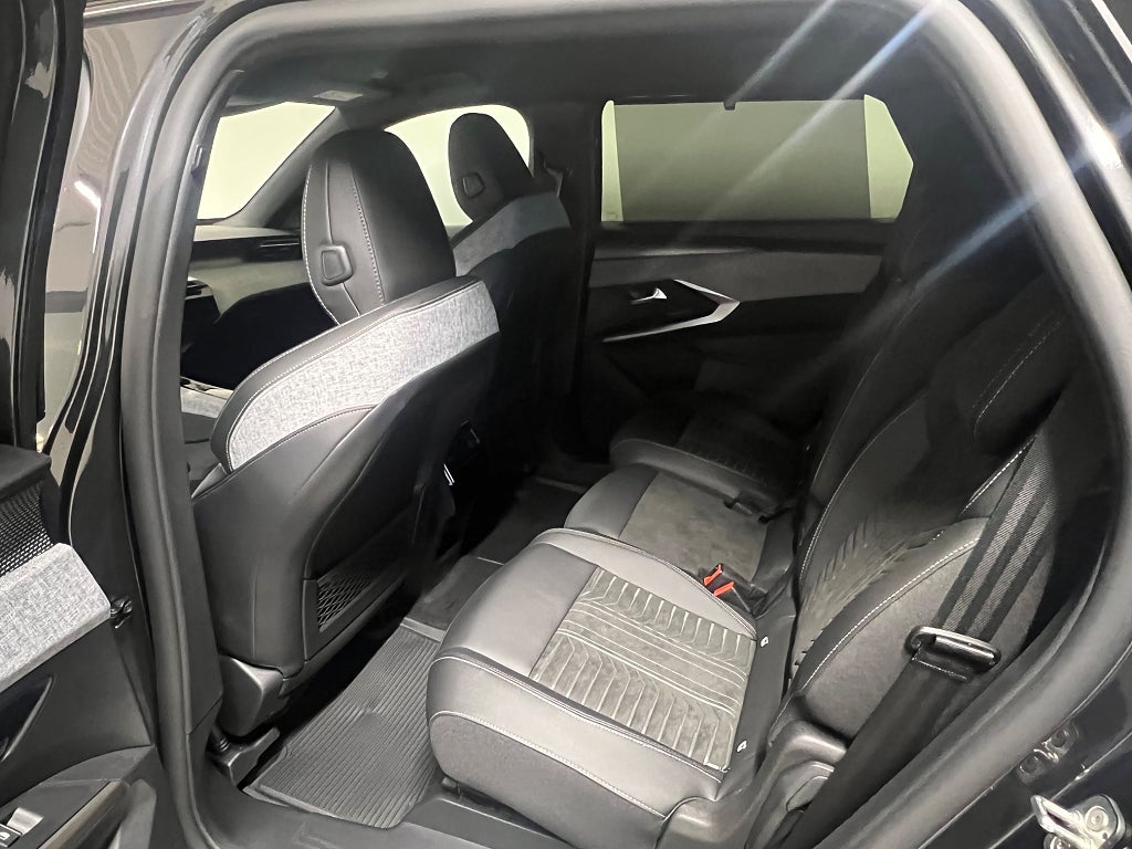 Peugeot 5008 Ultimate HYBRID 136  thumbnail