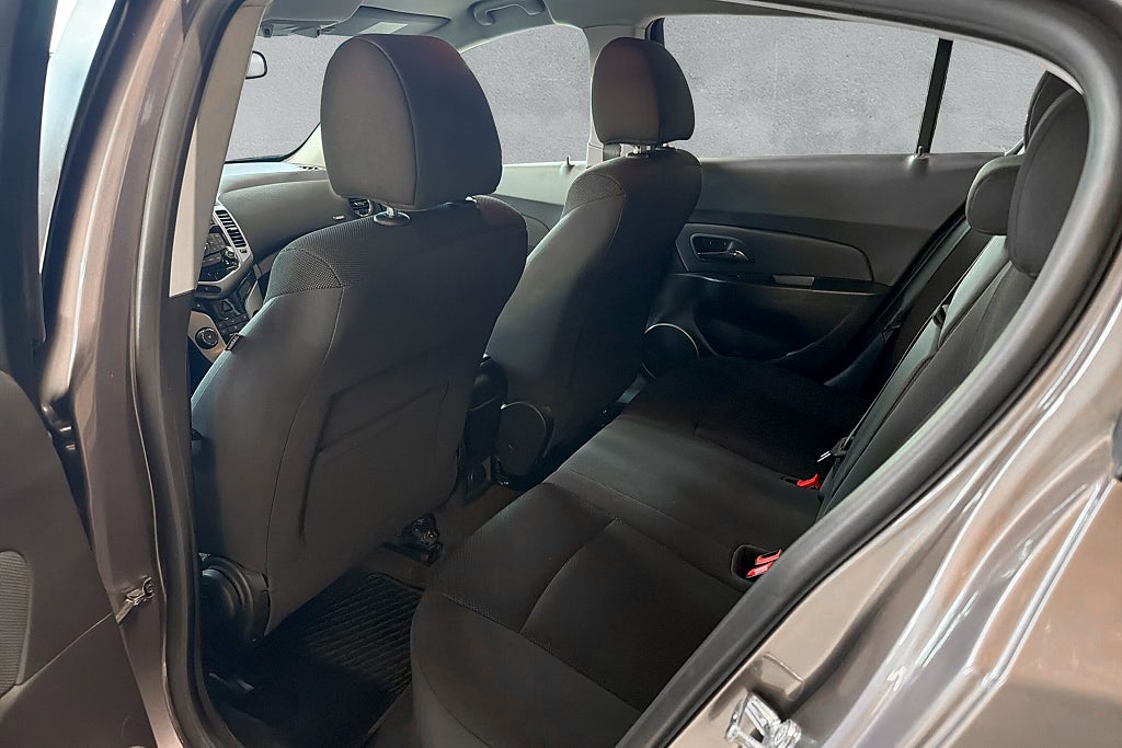 Chevrolet Cruze Halvkombi 1.6 Dragkrok Fullservad  AUX Nybesiktigad