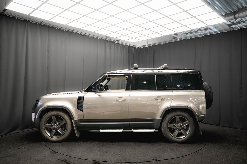 Land Rover Defender 110 D250 7-sits PANO LUFT D-VÄRM DRAG MERIDIAN 360 MOMS