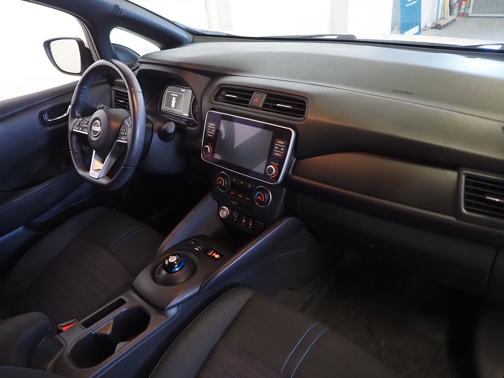 Nissan Leaf 40 kWh 150hk Acenta |Backkamera| Rattvärme | 2023