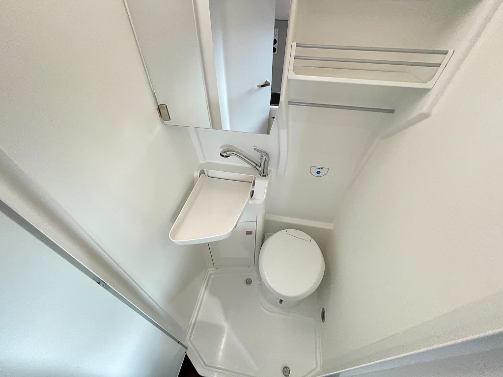 Volkswagen Grand California 600 / Under 6m / Taksäng / Automat / B-kort / E - Volkswagen