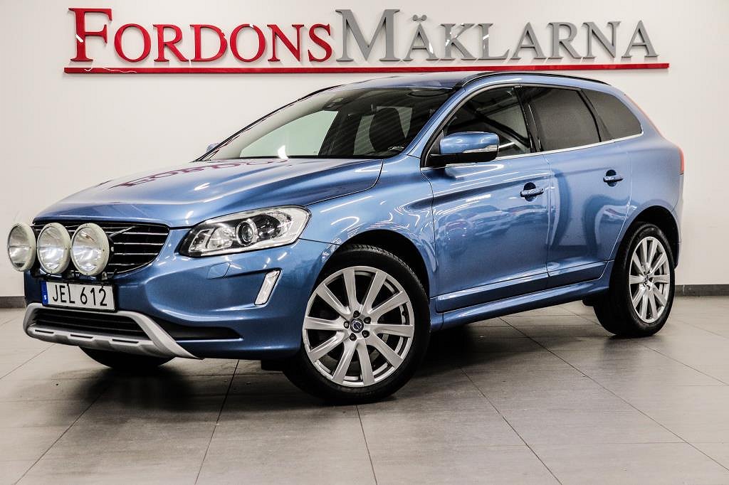 Volvo XC60 D5 MOMENTUM BUSINESS EDITION AWD VÄRMARE NAVI DRAG S+V HJUL