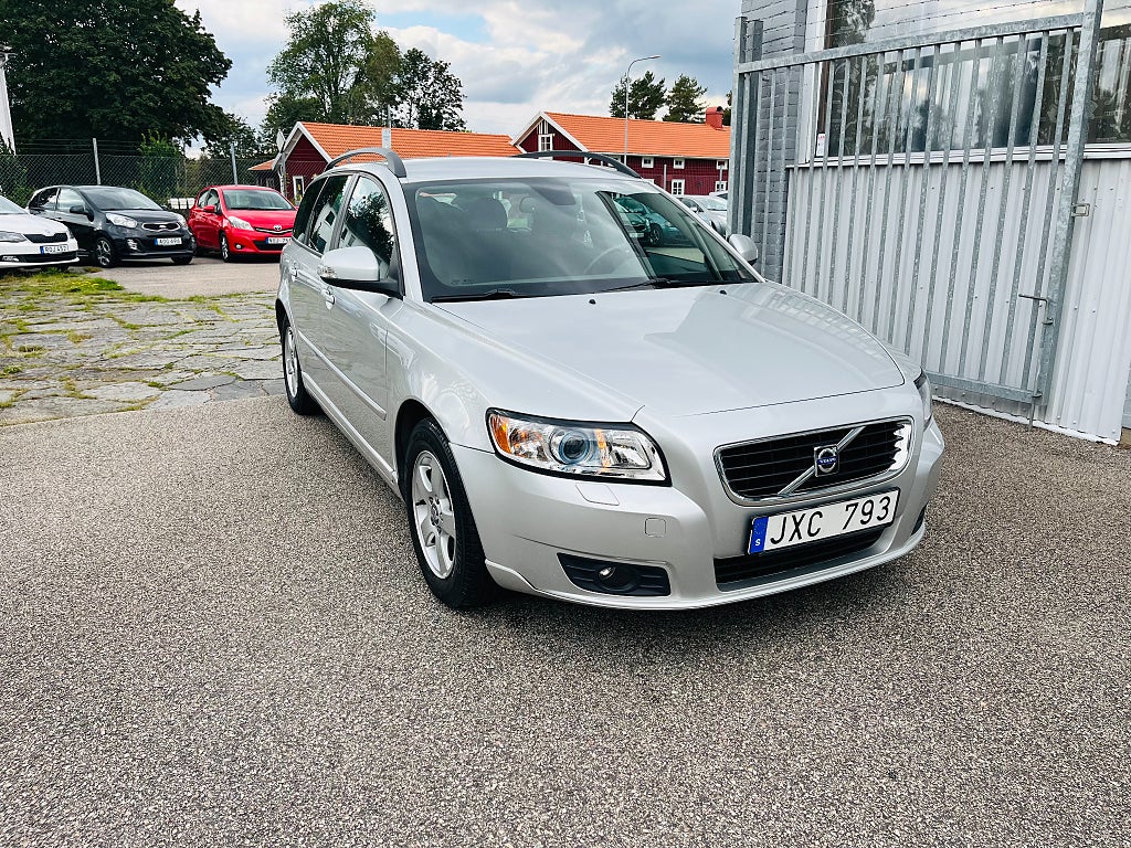Volvo V50 1.8 125HK MOMENTUM / VÄRMARE / 8200Mil 