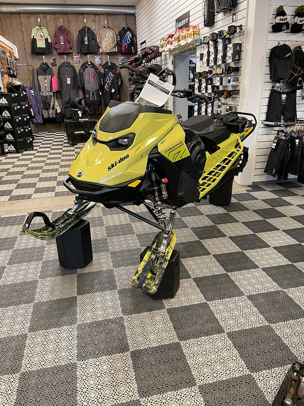 Ski-Doo Freeride 146" STD 850 E-TEC SHOT -25 *I Lager* 