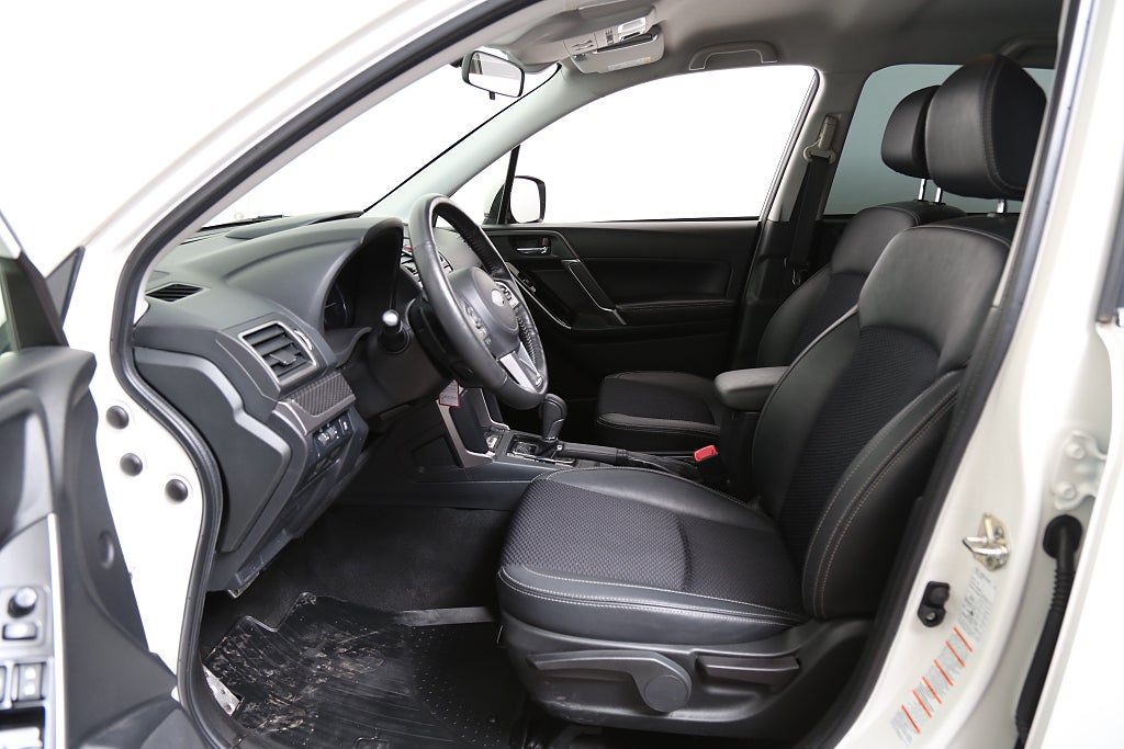 Subaru Forester 2,0i 150hk XL AWD Aut Kamera Motorv Dragkrok 2019