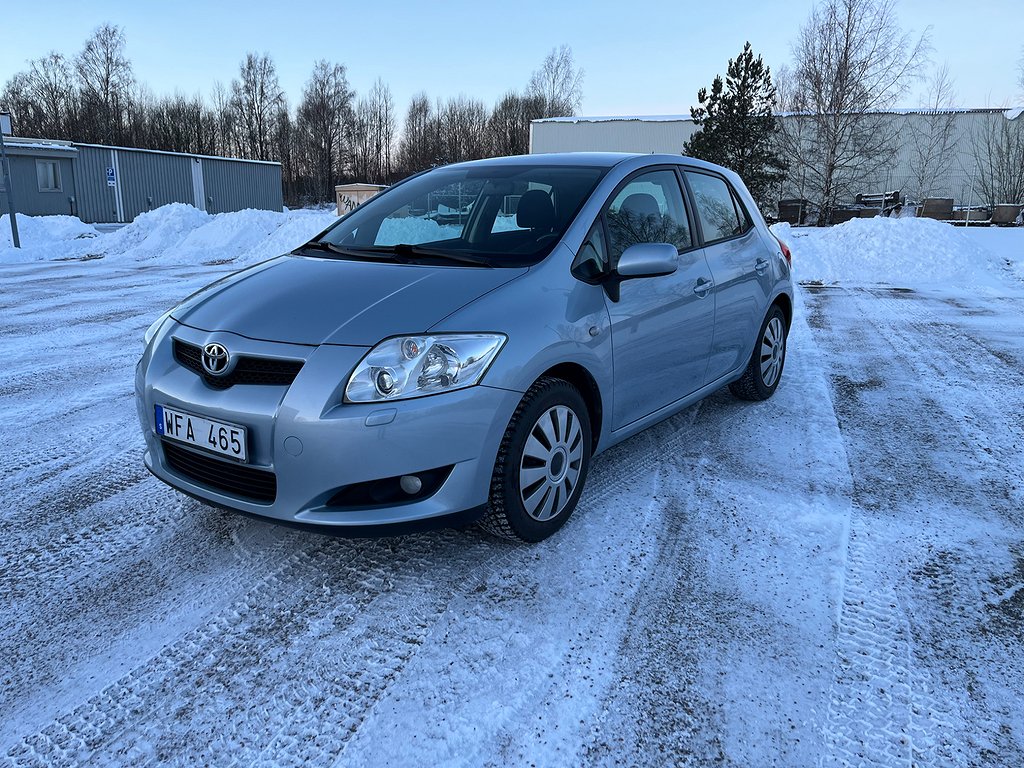 Toyota Auris 5-dörrar 1.6 Dual VVT-i OBS 7560 mil  två ägare