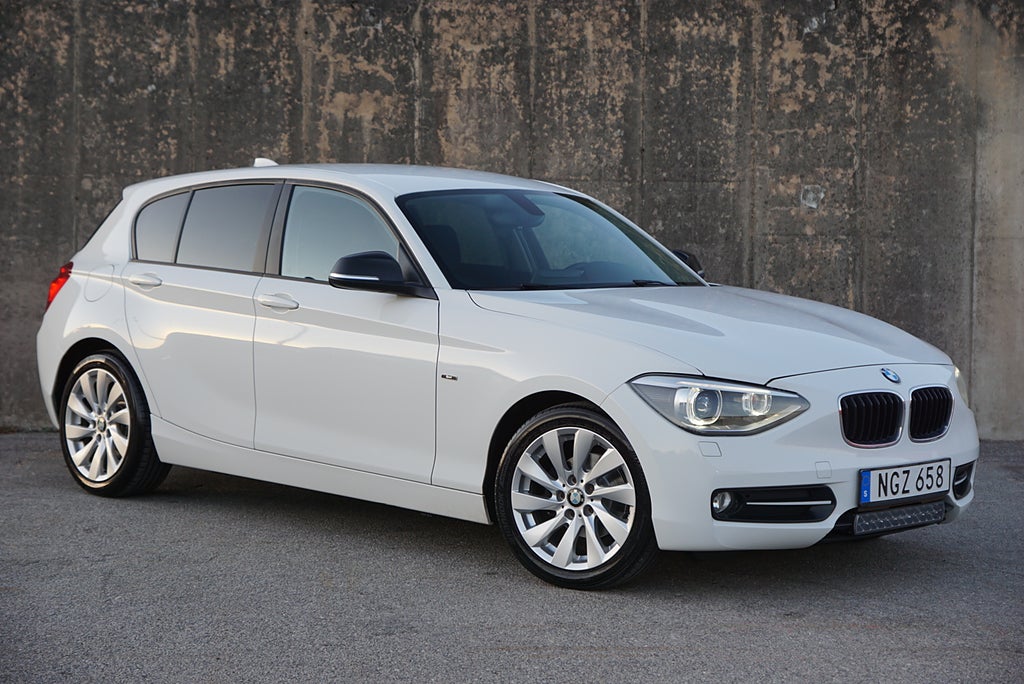 BMW 118d Steptronic Sport line|P-Sensorer|1363krÅrskatt|S/V Hjul