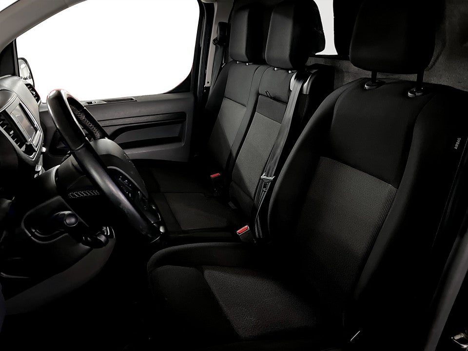 Bild på Peugeot Expert PRO+ 2.0 BHDi 145hk L3 B-KAMERA DRAG
