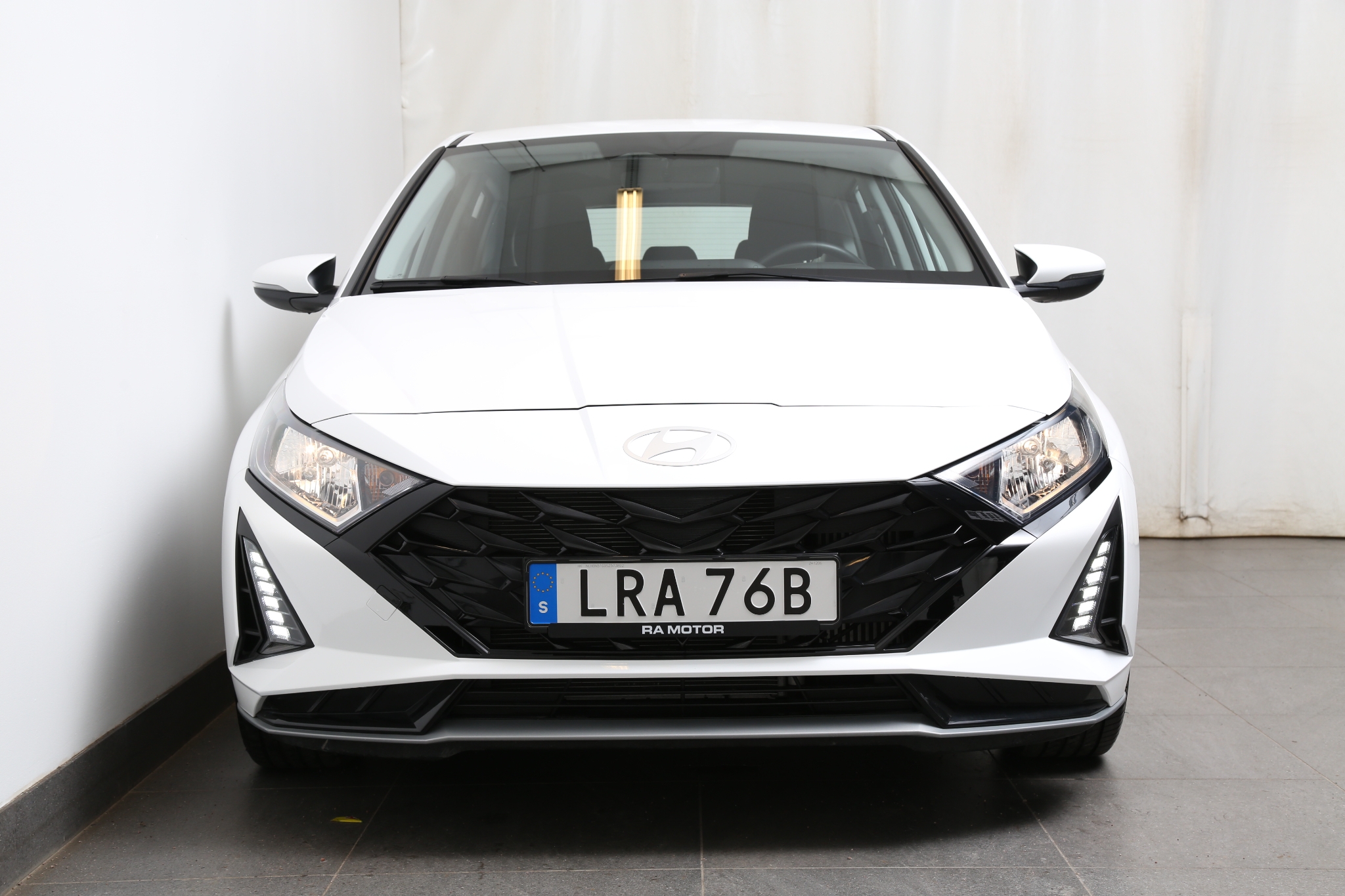 Hyundai i20 Essential automat 2026, bild 4/47