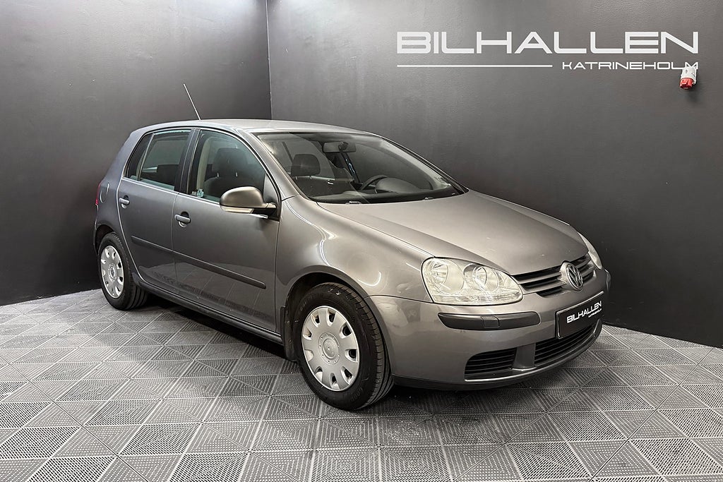 Volkswagen Golf 5-dörrar 1.6 Trendline Ny servad SoV Däck Låga mil