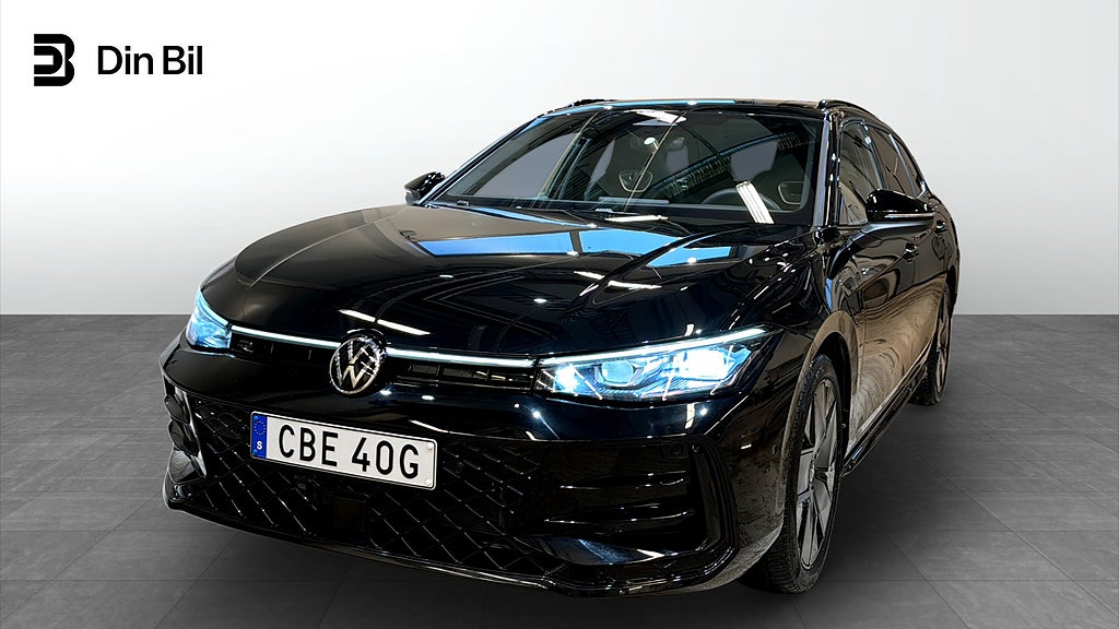 Volkswagen Passat eHybrid DSG SWE R-Line Black Panorama Drag Värmare