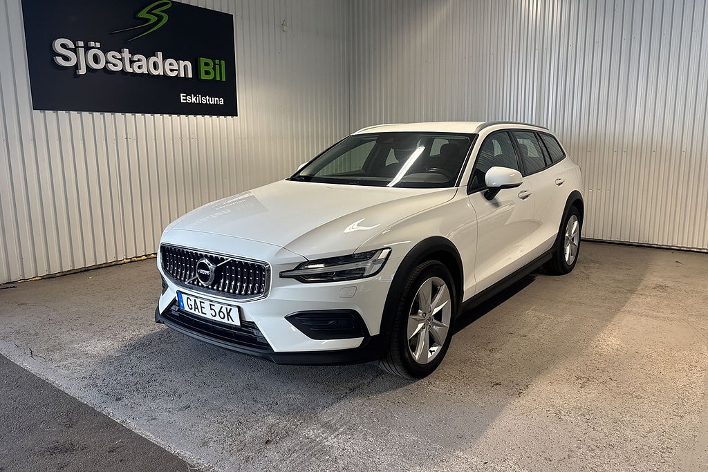 Volvo V60 Cross Country D4 AWD Geartronic Momentum Värmare/Drag/Navi/Carplay