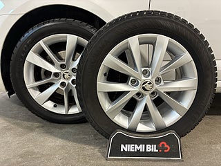Skoda Octavia Kombi 1.5 TSI ACT Style Drag Värmare Ad Farthållare S&V – bild 17