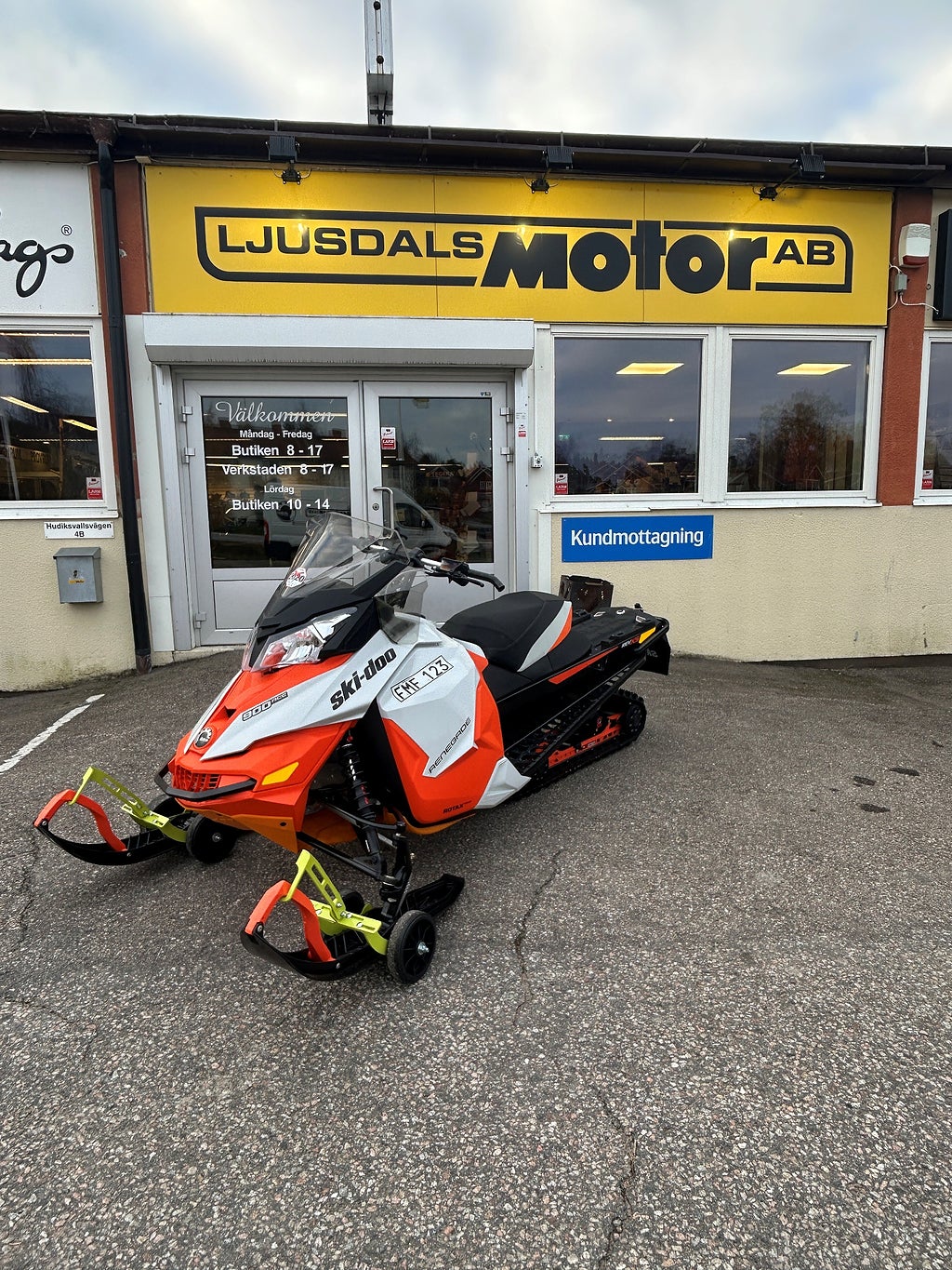 Ski-Doo Renegade 900 ACE