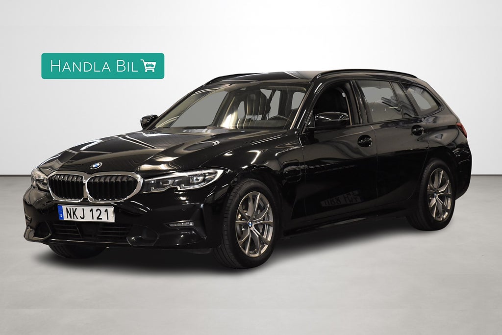 BMW 330e xDrive Touring Plug-in Sport Line Cockpit P-värm Navi Dragkrok a