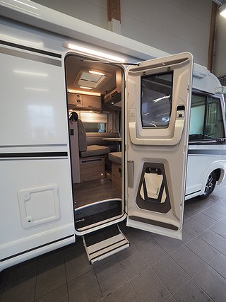 Husbil-integrerad Knaus L!ve I 700 MEG 12 av 17