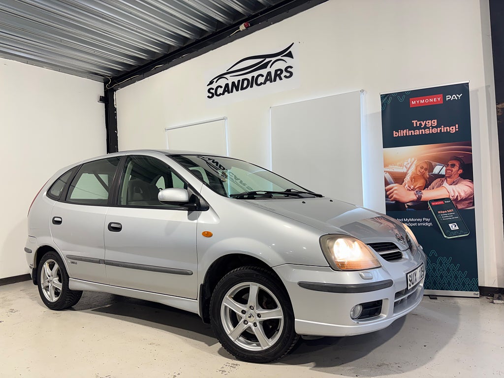 Nissan Almera Tino 1.8 BESIKTAD LÅGMIL FULLSERVICE M+S DÄCK I FINT SKICK 