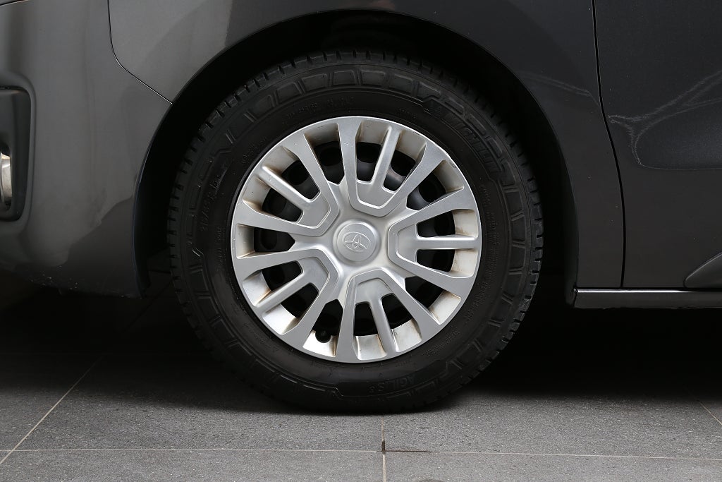 Toyota Proace Verso 2,0 D-4D 144hk Aut 9-sits Värmare Drag Leasbar 2023