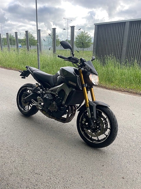 Yamaha MT-09 "885 mil"