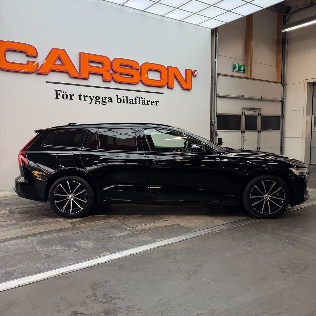 Volvo V60 Recharge T6 AWD Plus Dark H&K Backkamera Värmare Drag