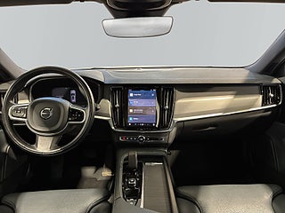 Volvo V90 B4 AWD Aut Momentum Drag Värmare H/K Pano 360 S&V-däck