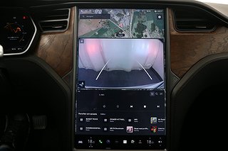 Halvkombi Tesla Model S 15 av 24