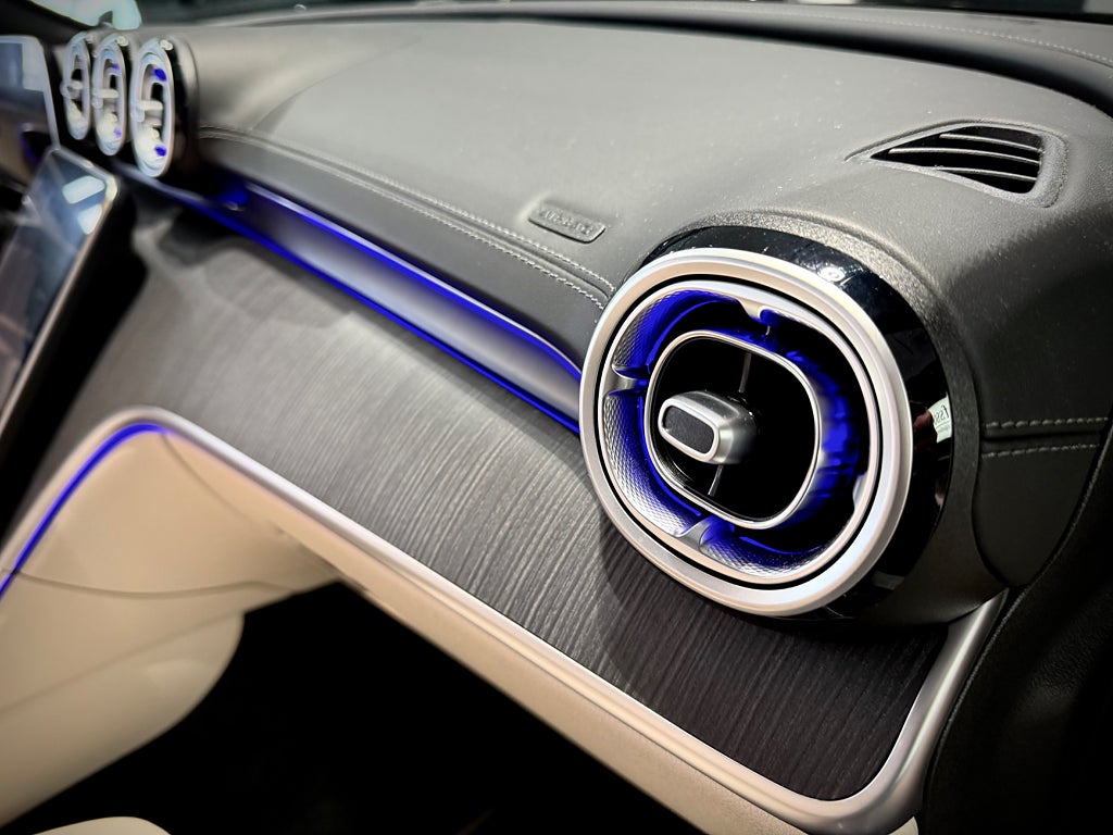 Mercedes-Benz CLE 300 4MATIC Cabriolet AMG Premium Läder Drag Burmester - bild 14