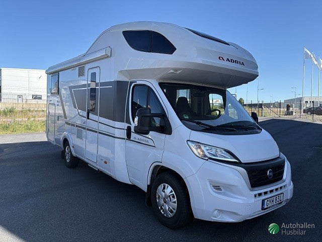 Adria Coral XL 670 SL / Långbädd /