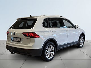 Volkswagen Tiguan 2.0 TSI 4Motion Base LED-ramp Värmare Bkamera Drag S&V – bild 6