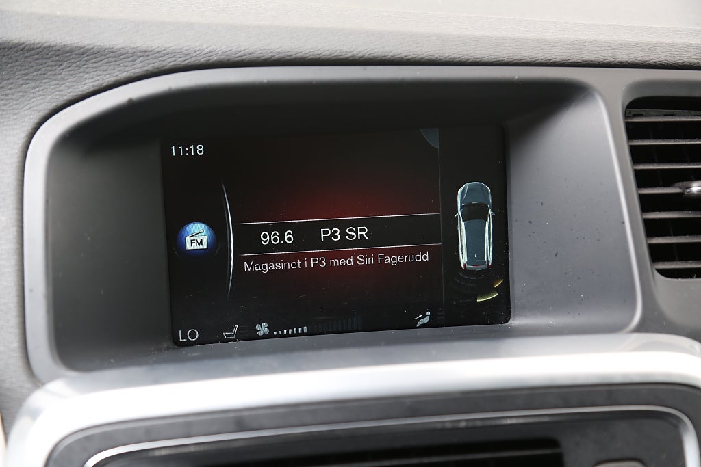 Volvo V60 Cross Country D3 150hk Momentum Aut Nybesikt Värmare Motorv 2017