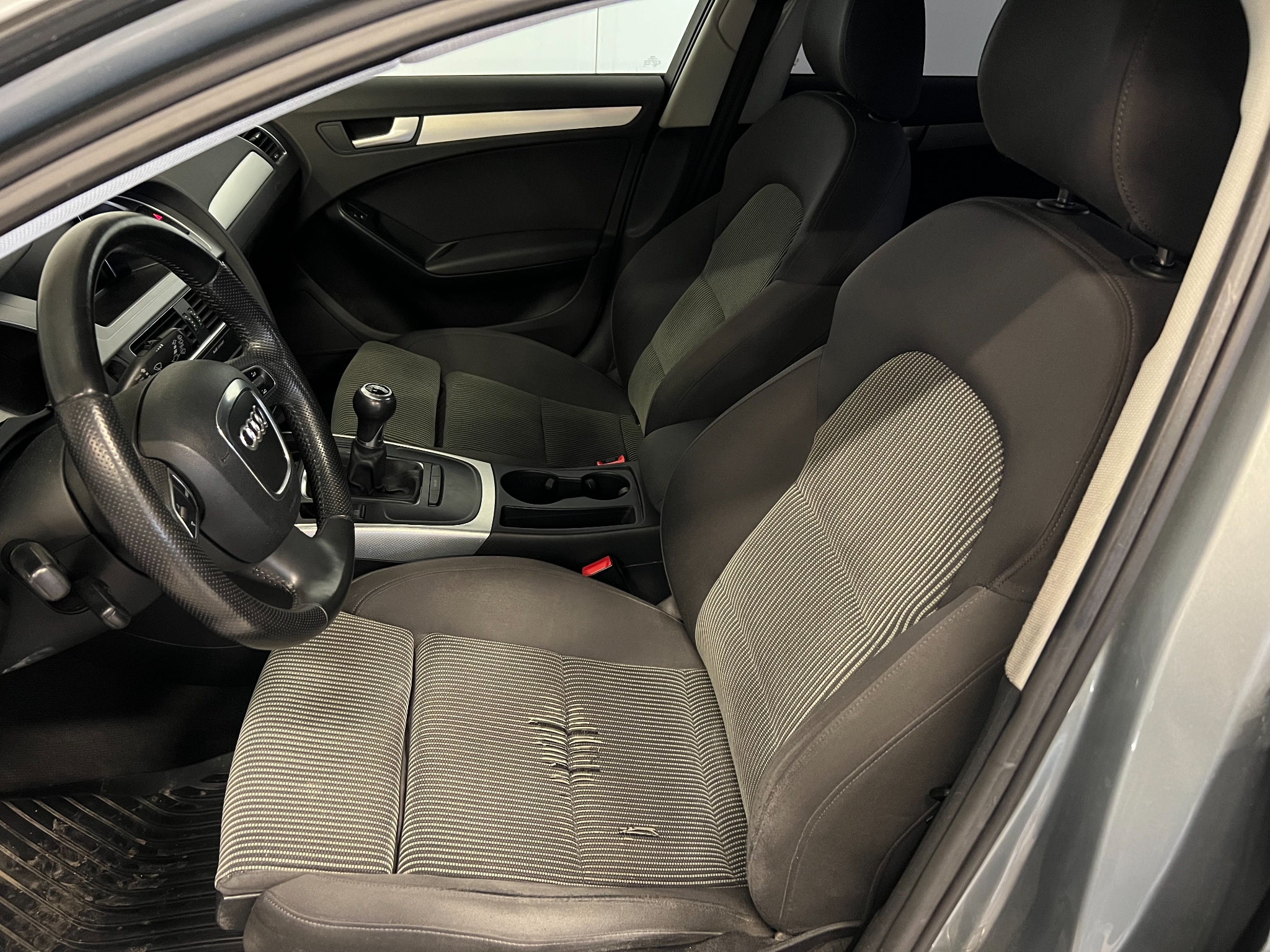 Audi A4 2.0 TDI 2009, bild 2/43