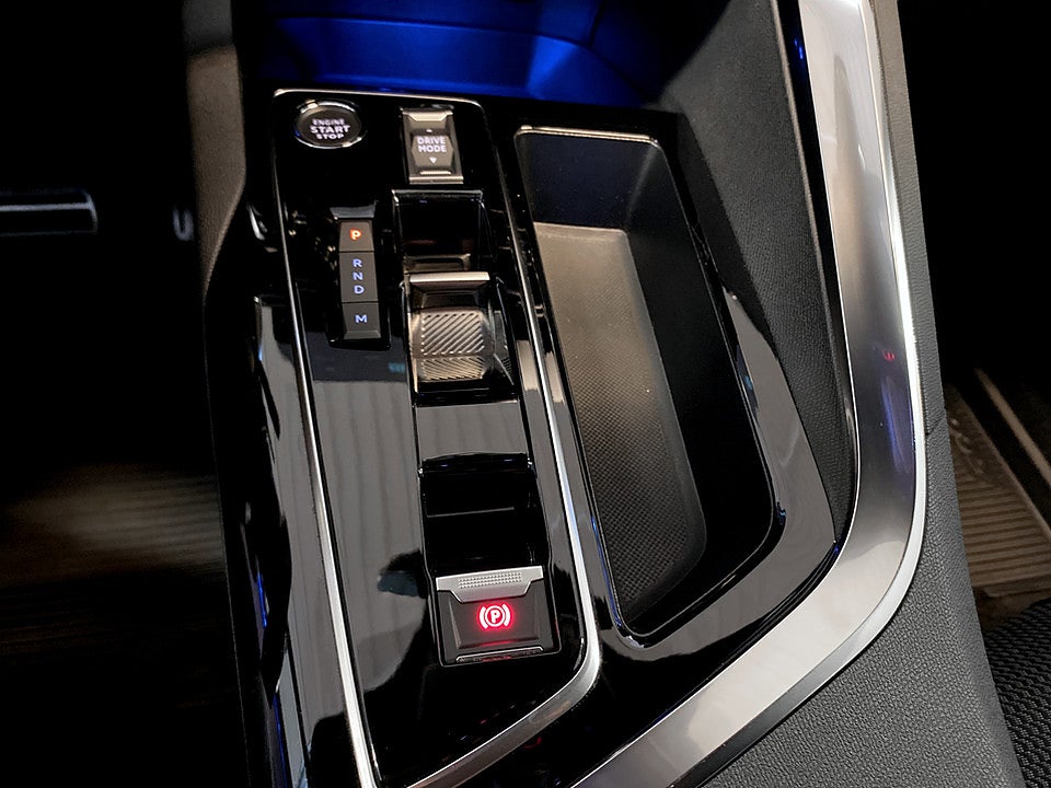 Bild på Peugeot 5008 GT 1.2 PT 130hk Aut 7-SITS B-KAMERA CARPLAY