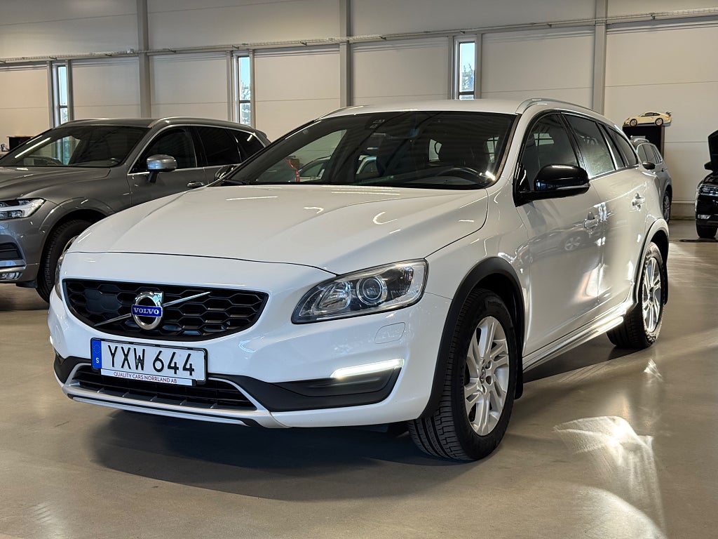 Volvo V60 Cross Country D4 AWD AUT DRAG MOMS NYSERVAD D-VÄRM