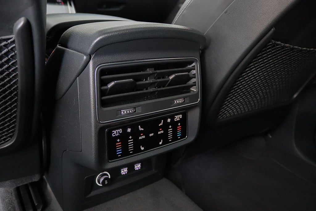 Audi Q8 50 TDI Quattro S Line Matrix B&O Panorama Dragkrok