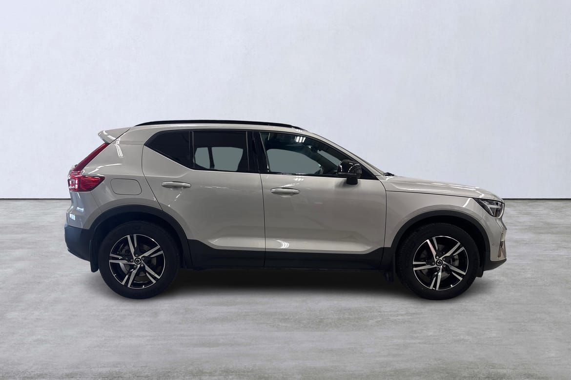 Volvo XC40 B3 FWD Bensin Plus Dark 2025, bild 3/10