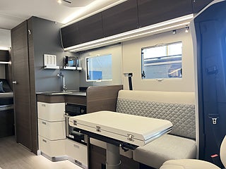 Husbil-halvintegrerad Adria CORAL SUPREME MB 670 DC 10 av 23