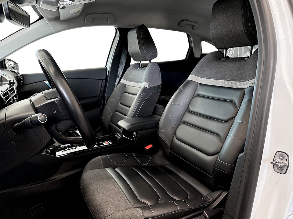 Bild på Citroën e-C4 Shine 50kWh 136hk Aut B-KAMERA CARPLAY