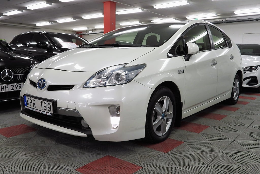 Toyota Prius Plug-in Hybrid 1.8 VVT-i SoV Hjul Kamera MoK Värmare