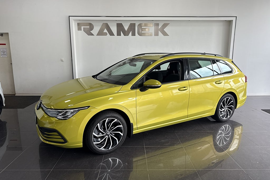 Volkswagen Golf Sportscombi 1.5 eTSI Drag Värmare Backkamera