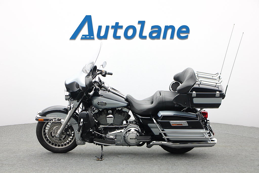 Harley-Davidson Electra Glide Ultra Classic* Vance & Hines