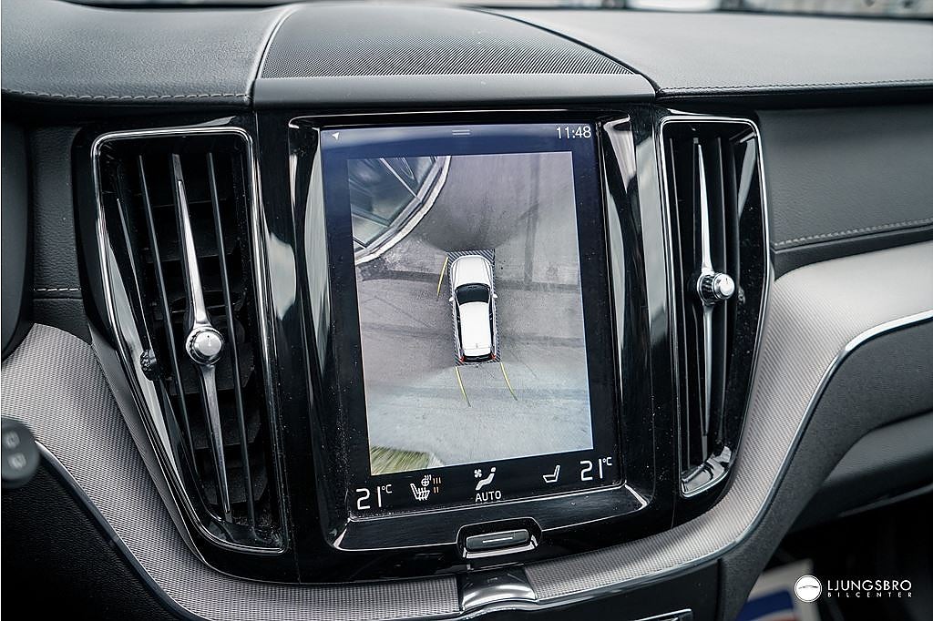 Volvo XC60 B4 AWD R-Design / Drag / Pano / 360 / HUD