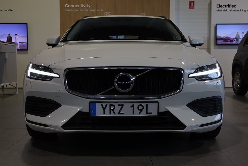 Volvo V60 T6 Twin Engine AWD AUT Momentum Navi VOC Leasbar 2020