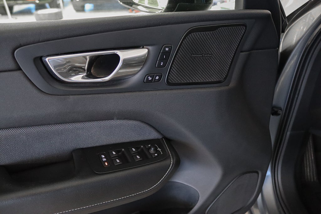 Volvo XC60 B5 AWD R-Design H/K Panorama HuD 360° Dragkrok VOC