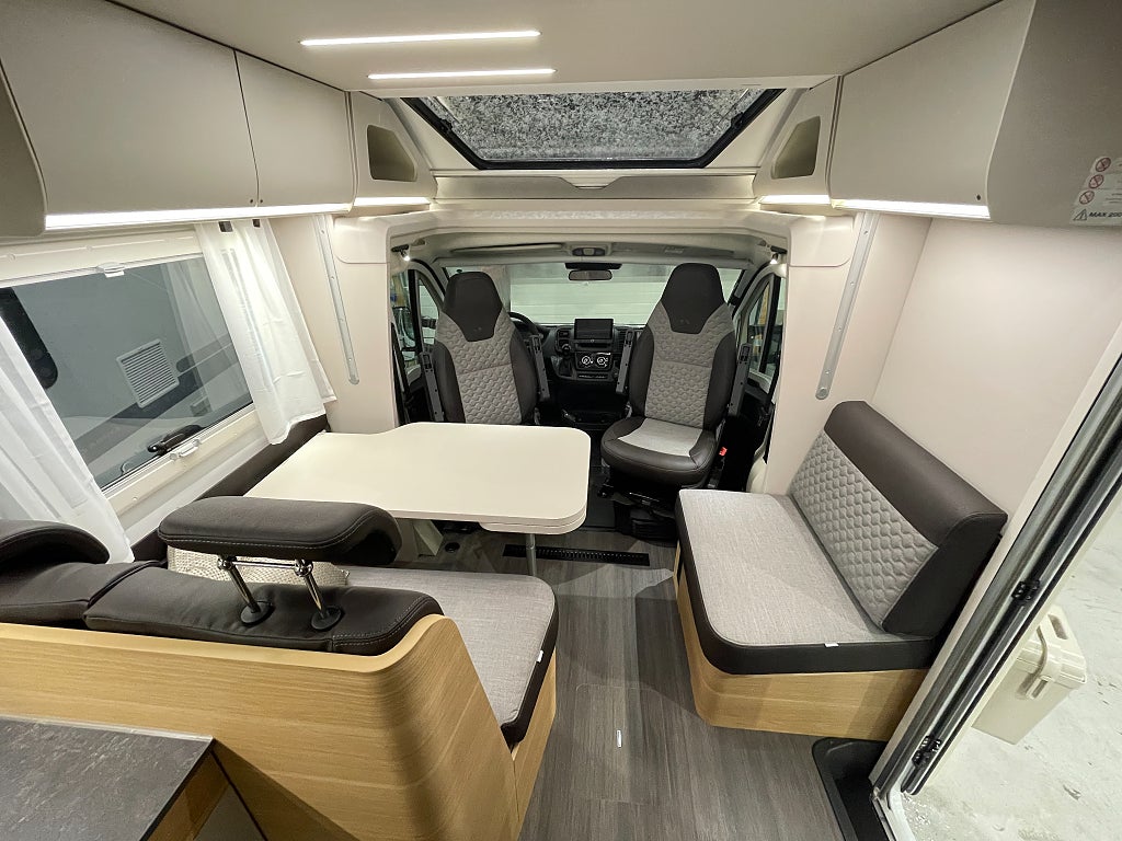 Adria Matrix Axess 670 SL /Taksäng/Automat/5 bältad/B-körkort - Adria