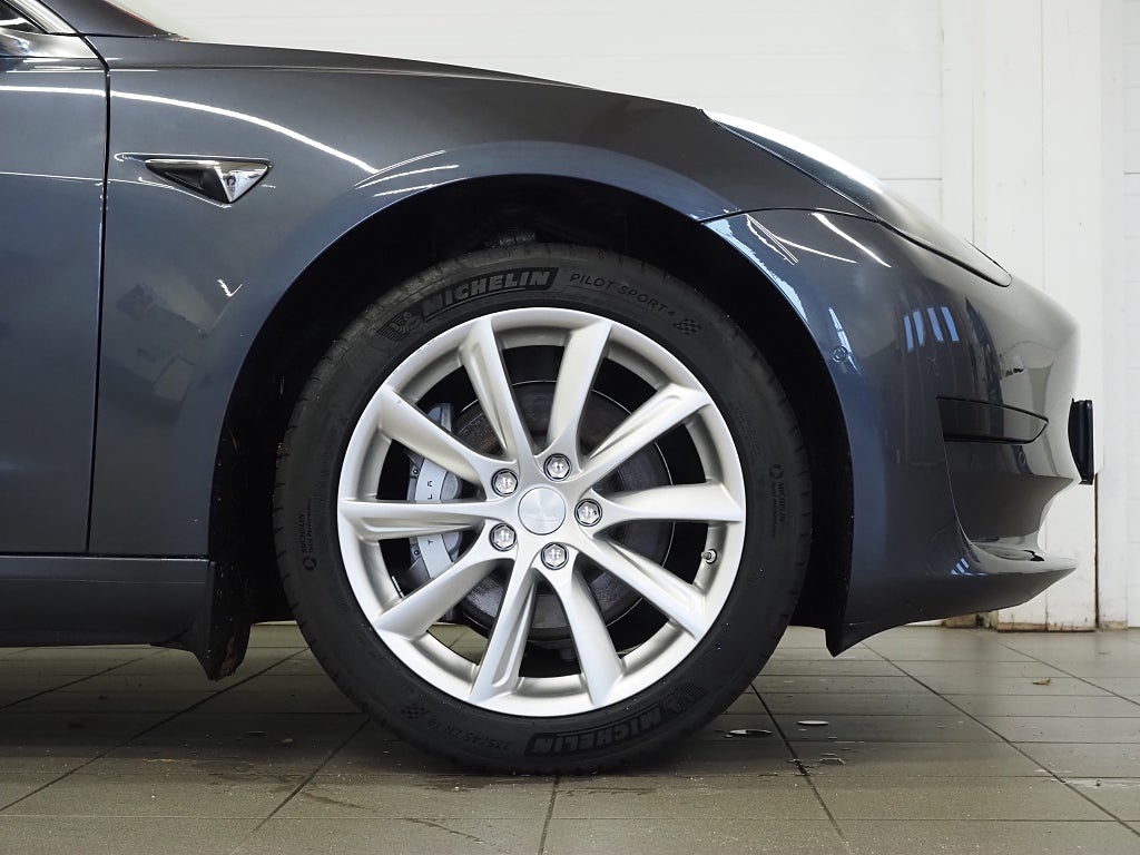 Tesla Model 3 Standard Range Plus Dragkrok Pano Kamera Navi Läder 2019