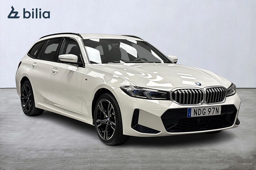 BMW 330e xDrive Touring  M Sport  Aktiv fartållare +Stop&Go Drag