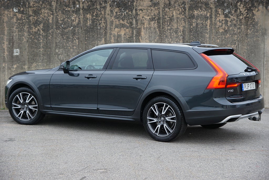 Volvo V90 Cross Country D4 AWD Pro 1-Brukare Drag Värmare Fullservad V